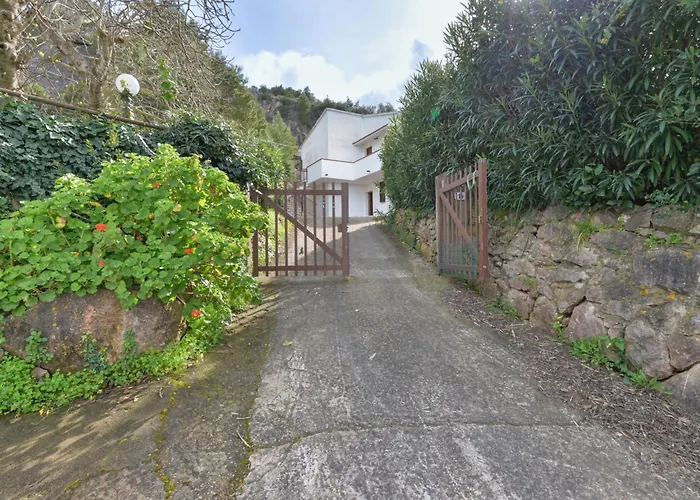 La Roccia By Interhome